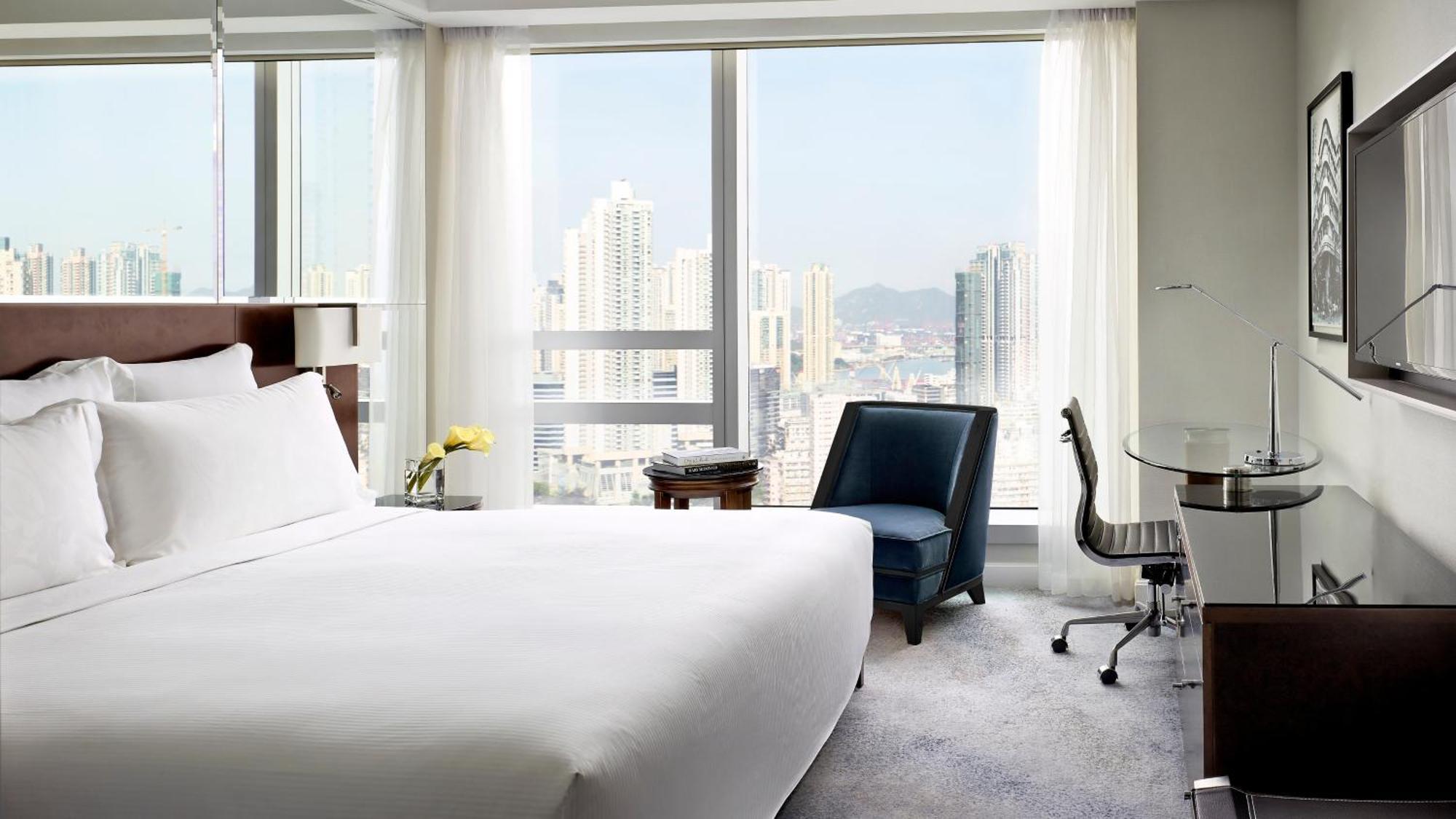Cordis, Hotel